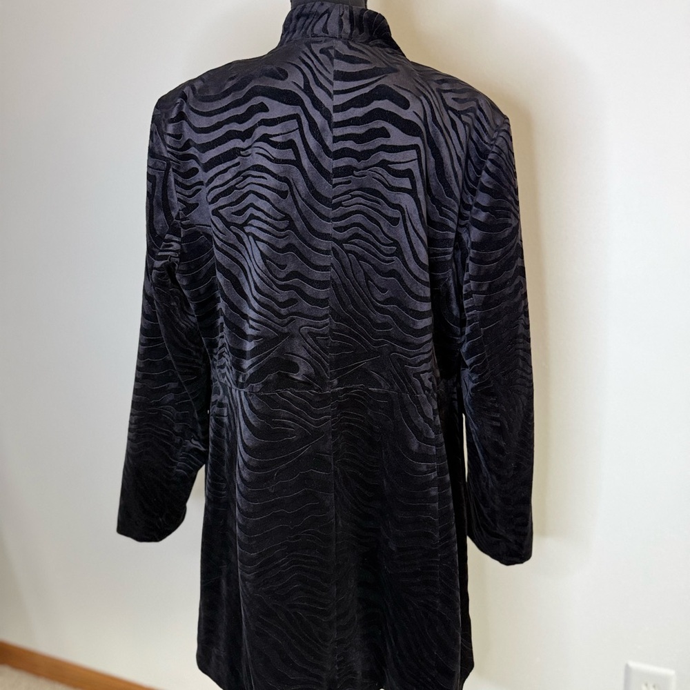 Chico’s Black Zebra Jacquard Blazer Animal Print Jacket Size 2 Large - Picture 4 of 8